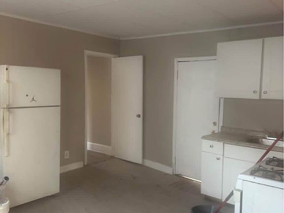 2nd image of 327 Ellison St Floor 2