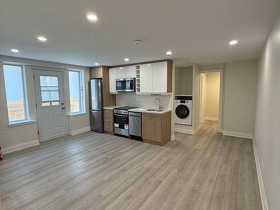 3rd image of 699 Eglinton Ave W #104