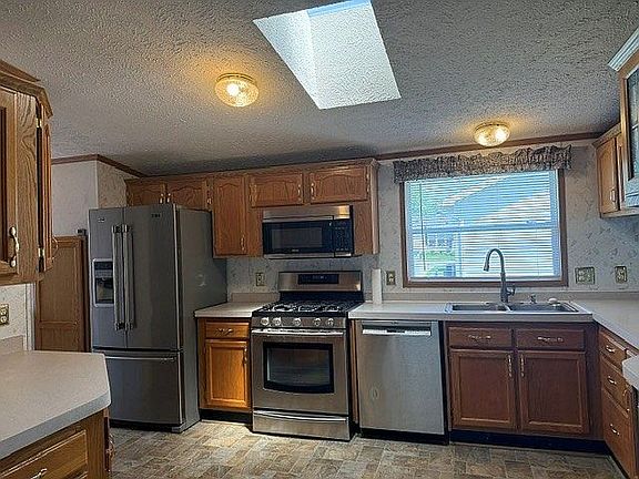 4th image of 587 Twin Lakes Dr