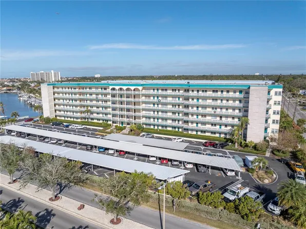 2960 59th St S APT 103, Gulfport, FL 33707