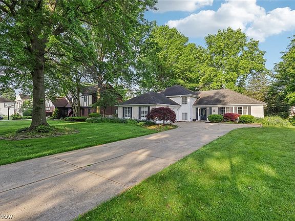 2nd image of 578 Brooke Ln