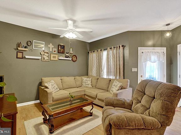 4th image of 1868 Deerfield Dr