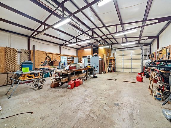 4th image of 17931 Oaklawn Dr