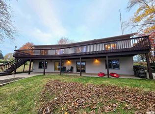 101 Almond Poin, Petersburg, IL 62675