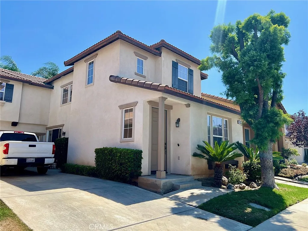 4 bed, 2.5 bath, 2184 sqft, $4,200 — Photo 1