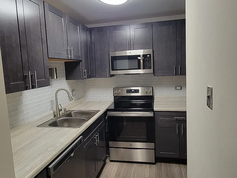 Lisle Station Apartments — Photo 106