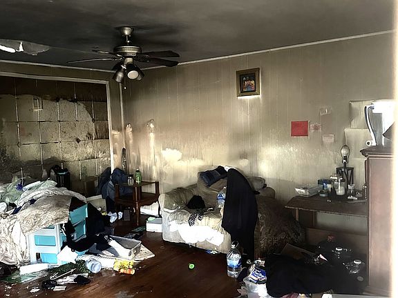 4th image of 5061 W Gladys Ave E