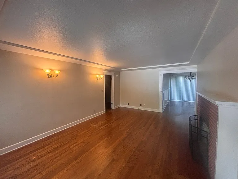 9851 SE 43rd Ave — Photo 3