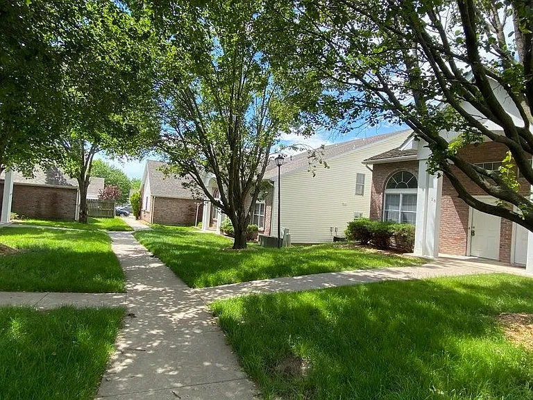28 N Cedar Lake Dr W — Photo 1