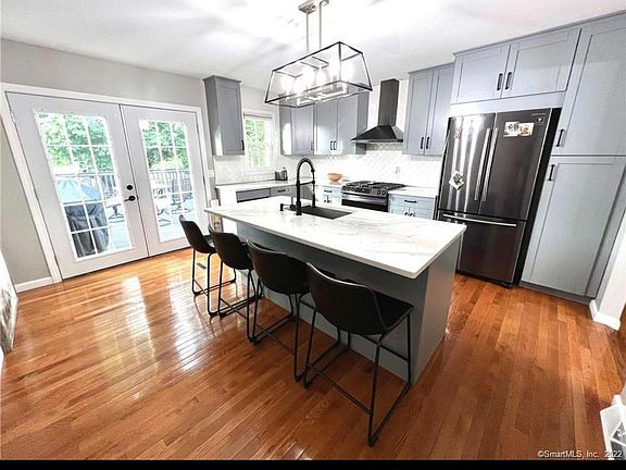 3rd image of 15 William St