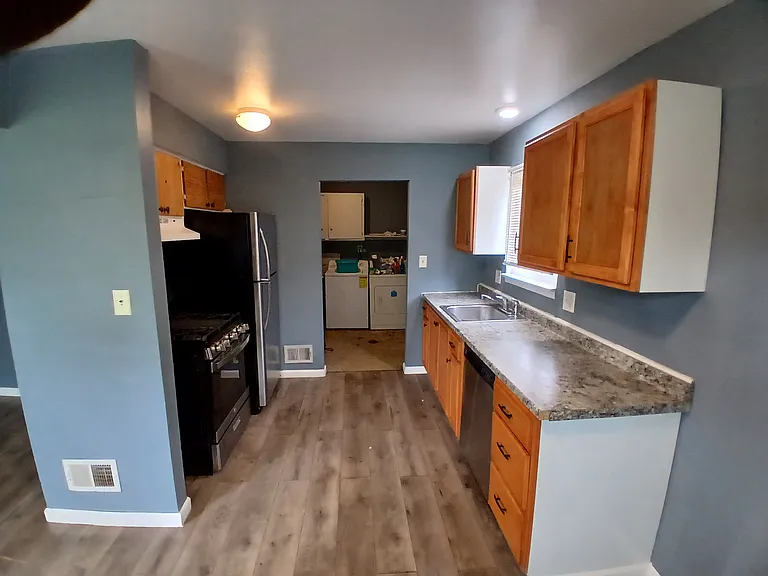 25722 Carlysle St — Photo 4