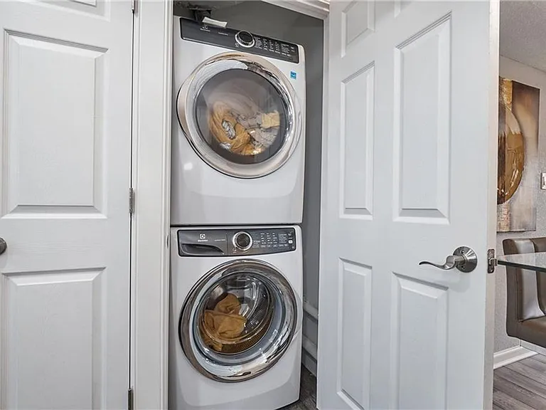 5900 Clear Springs Ct — Photo 6