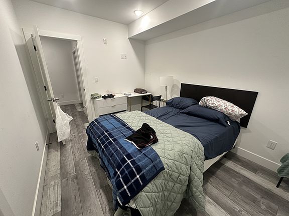 3rd image of 819 42nd St #2