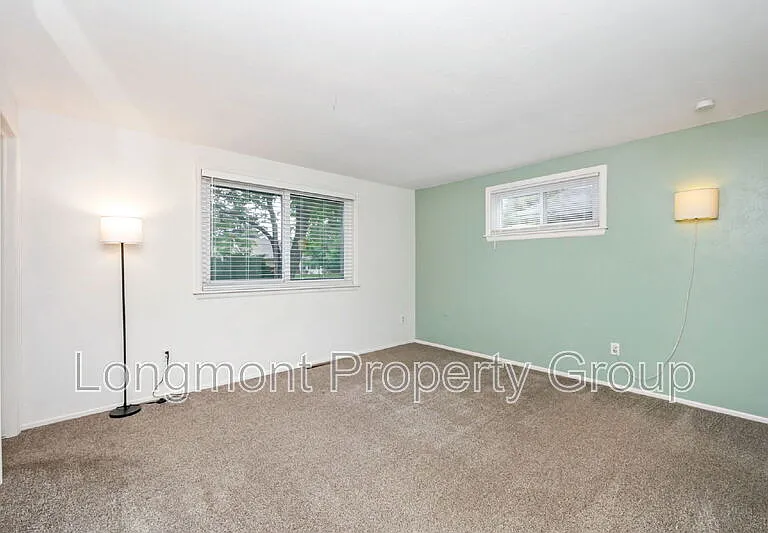 2336 Smith Ct — Photo 13