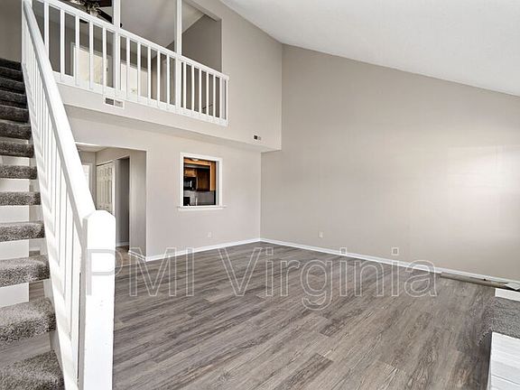 3rd image of 1553 Crescent Pointe Ln
