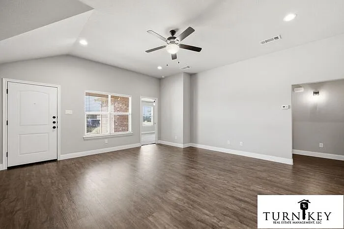 3 bed, 2.0 bath, 1227 sqft, $1,695 — Photo 4