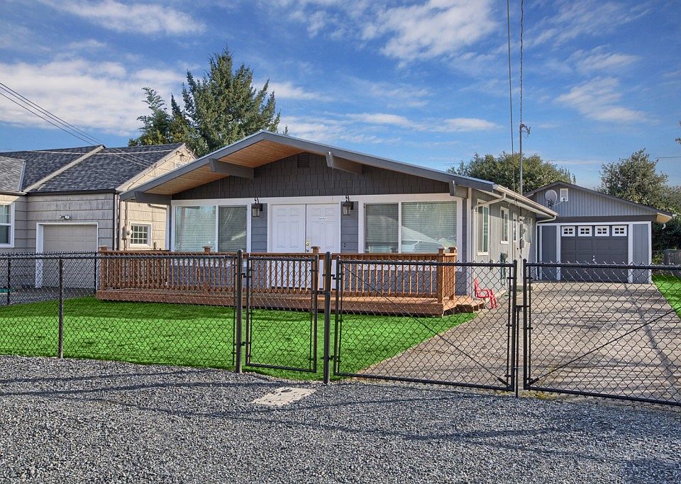1st image of 5807 108th Avenue Ct E