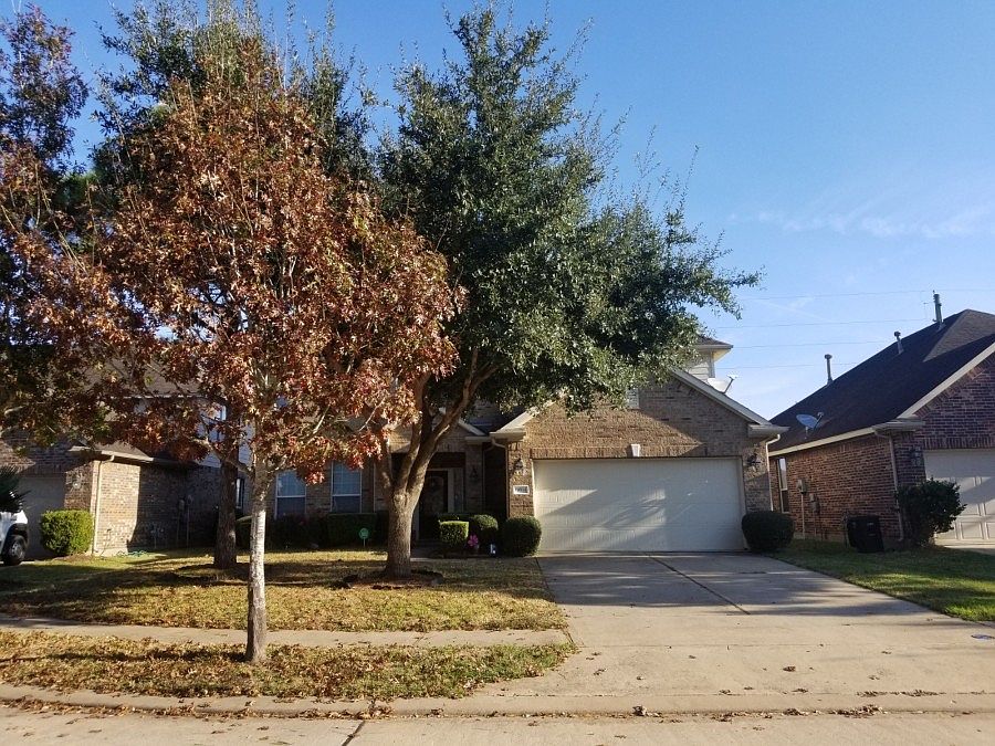 1st image of 19934 Kendall Lake Dr