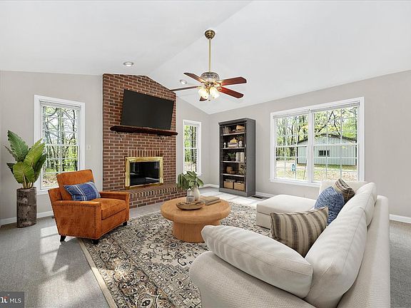 3rd image of 10393 Liberty Rd