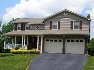 3400 Hidden Meadow Dr, Fairfax, VA 22033