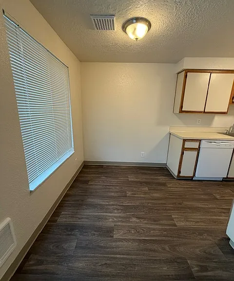 Cheryl Lynn Apartments — Photo 20