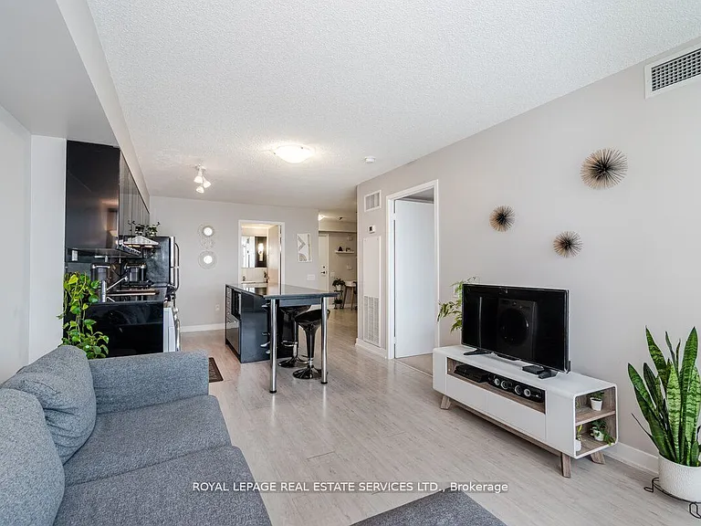 15 Singer Ct #306 — Photo 12