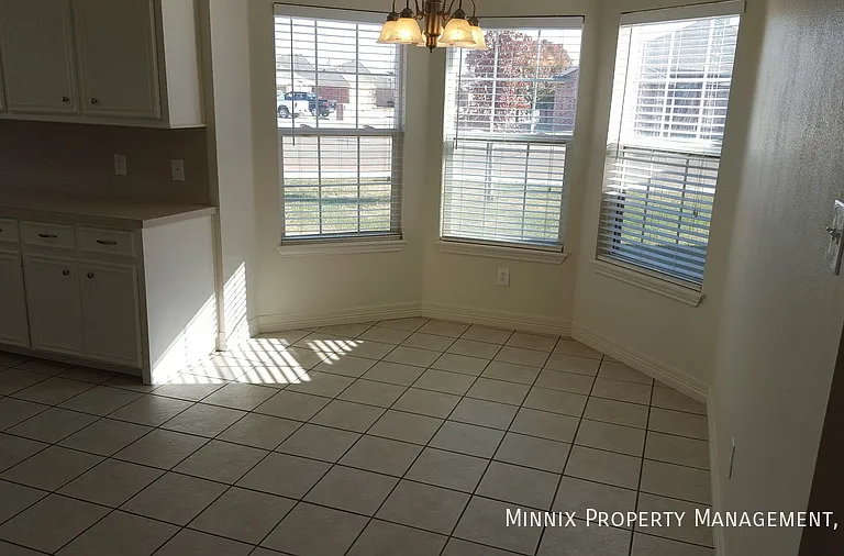 1002 Oshkosh Ave — Photo 11