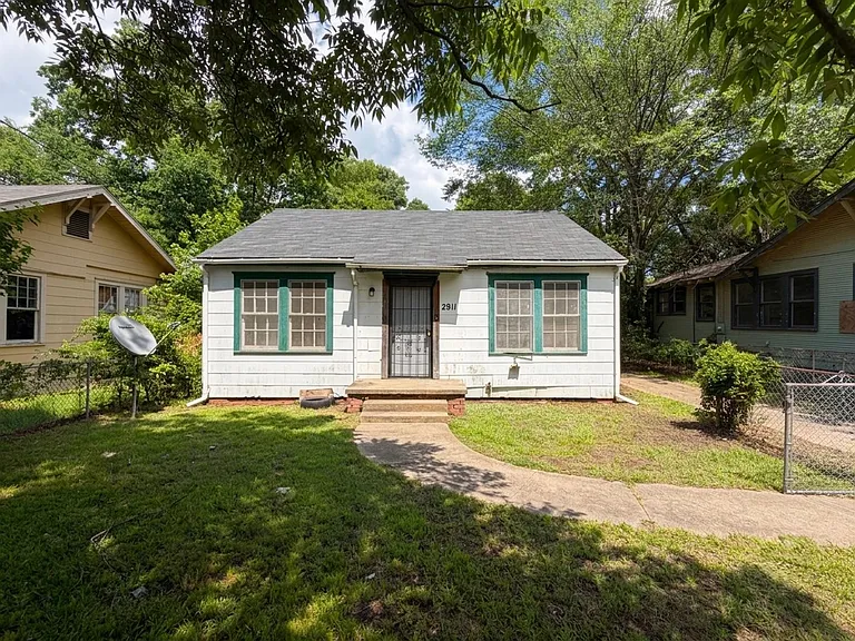 2811 Samford Ave — Photo 1