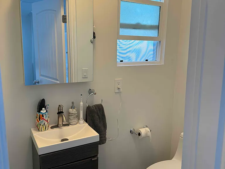 4226 Stern Ave — Photo 7