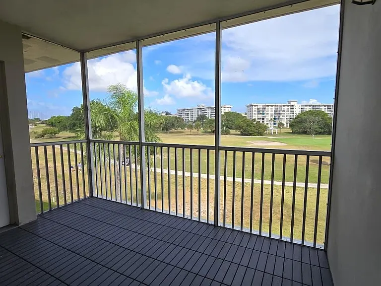 2900 N Palm Aire Dr #405 — Photo 7