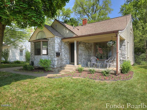 2nd image of 1053 Arlington St NE #51