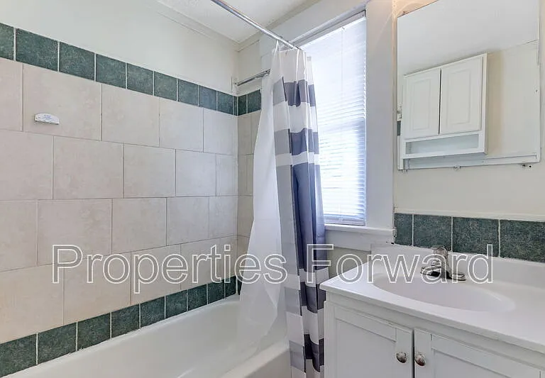 673 E Sycamore St — Photo 17