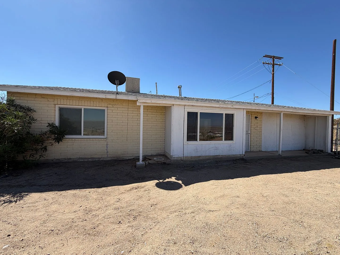 Newly Remodeled 2 Bedroom 1 Bathroom House with Beautiful View — Photo 1