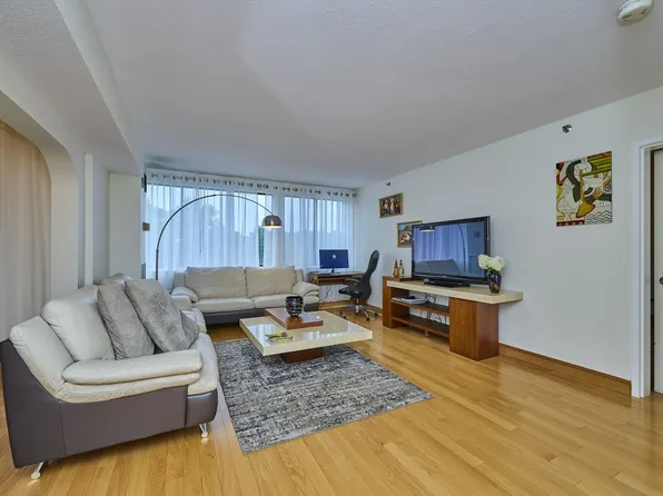 250 Hammond Pond Pkwy APT 609S, Newton, MA 02467