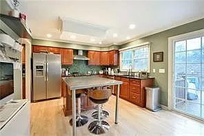 941 Montclair Dr — Photo 7