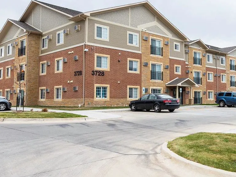Hilltop Apartments — Photo 5