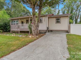 109 Holly Tree Cir, Hendersonville, NC 28792