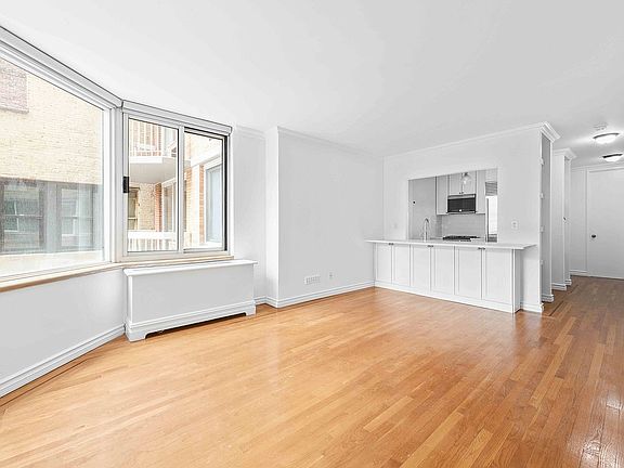 3rd image of 201 W 72nd St APT 3I