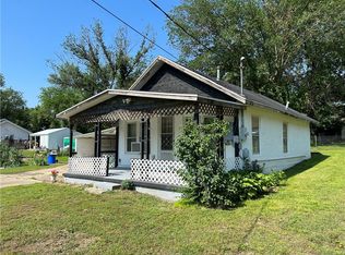 318 S Elm St, Nevada, MO 64772