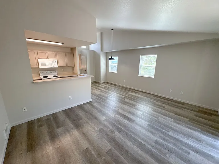 5641-5643-5645-5 N Hills Dr — Photo 6