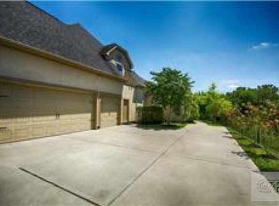 3rd image of 421 Old Orchard Dr
