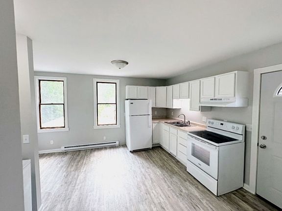 2nd image of 313 Elm St W APT 2