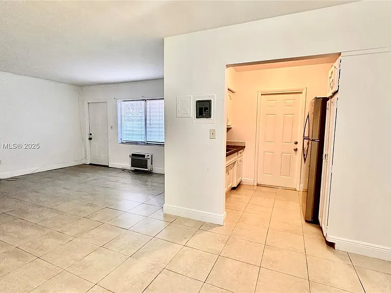 1955 Normandy Dr #2 — Photo 2