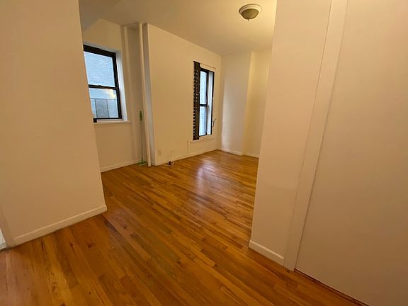3rd image of 214 W 92nd St APT 3F