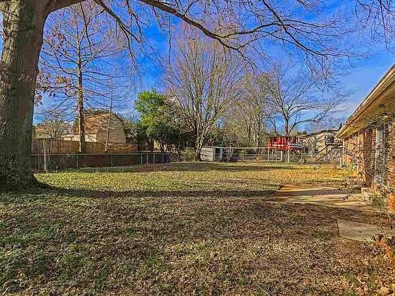 5th image of 210 Cumberland Dr SE