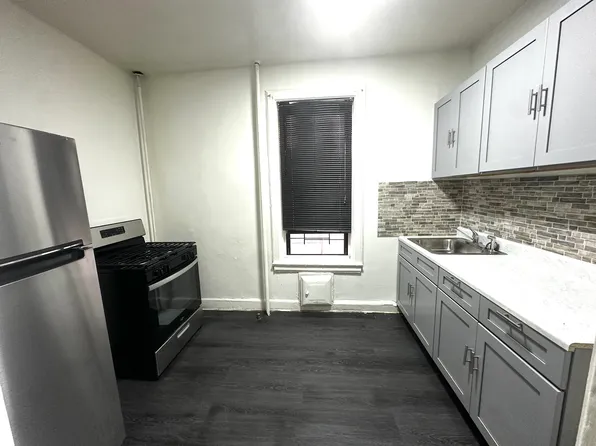 952 Saint Mark's Avenue image 6 of 10