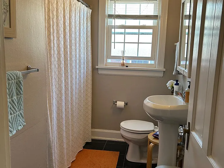 1112 Hilliard Ave #4 — Photo 9
