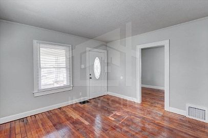 3rd image of 815 N Centennial St