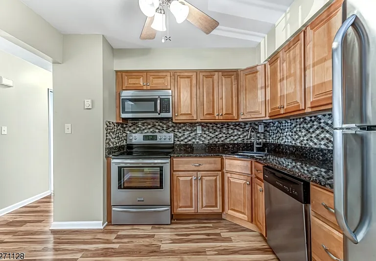 798 Eves Dr #2R — Photo 15
