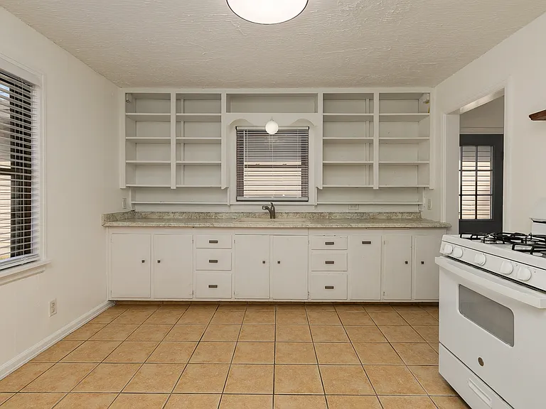 1504 S Rogers Ave — Photo 12